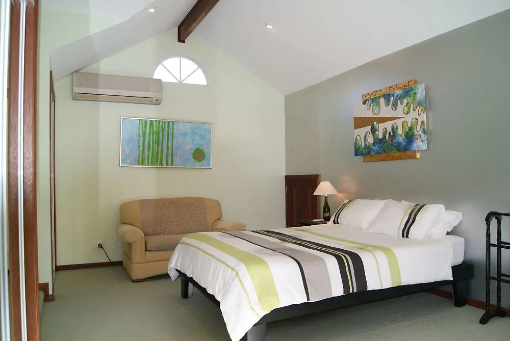 ****  Kingfishers Manor Bed & Breakfast Doonan Australia