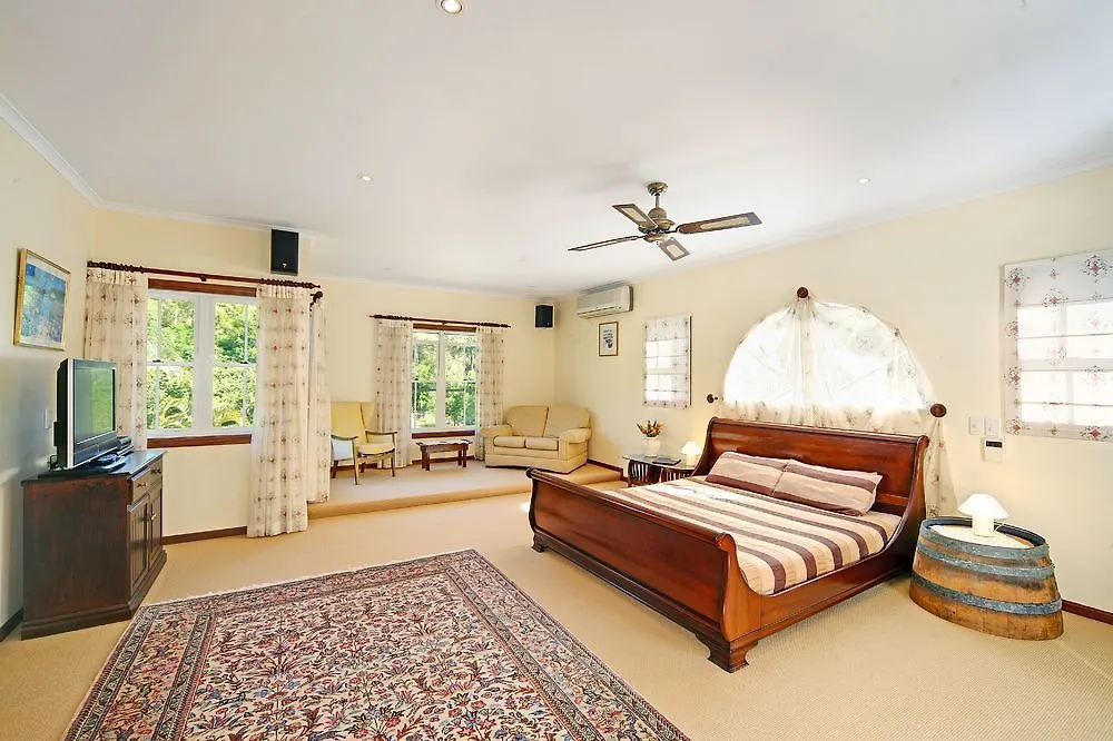 Kingfishers Manor Bed & Breakfast Doonan 4*,  Australia