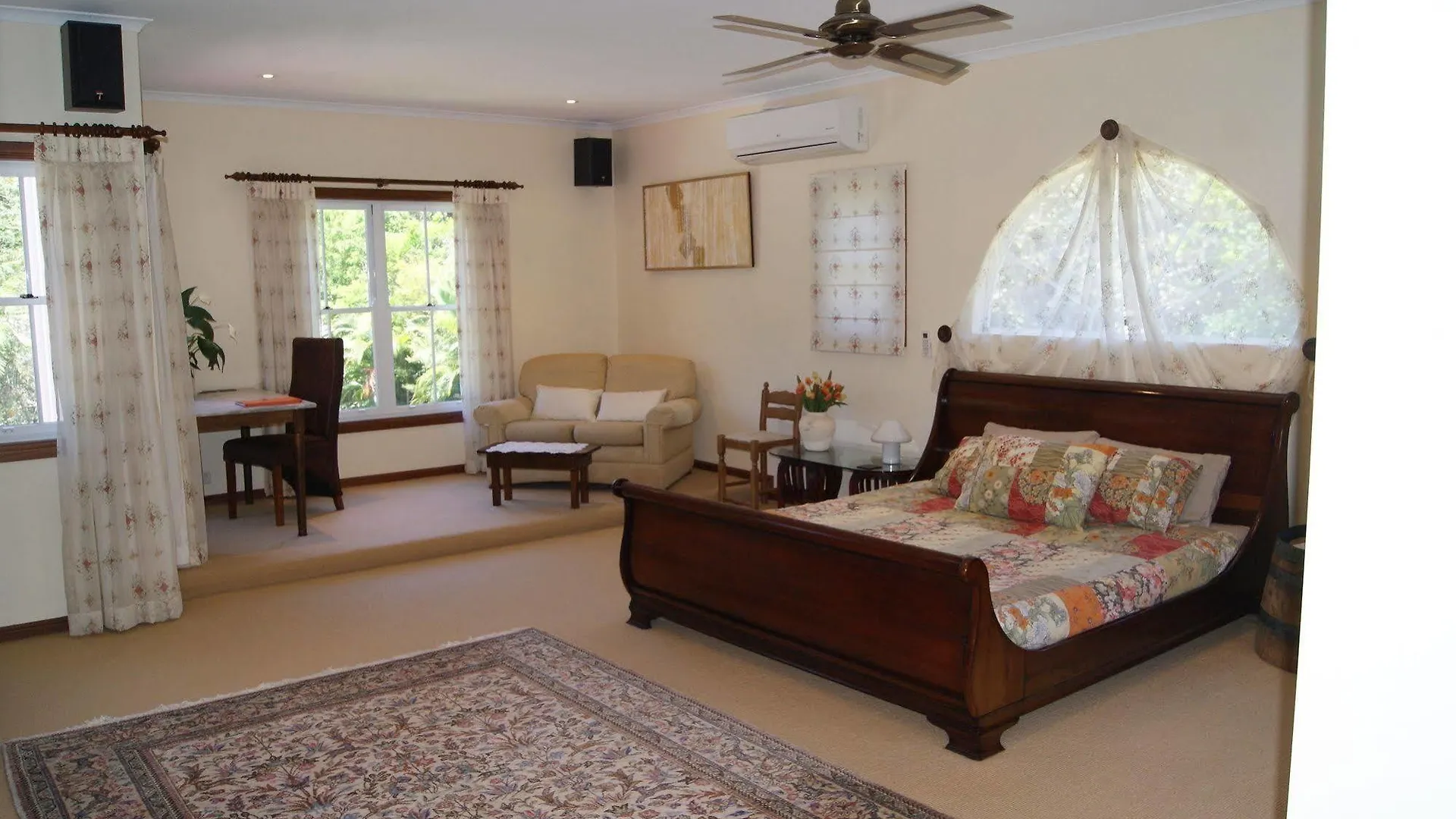Kingfishers Manor Bed & Breakfast Doonan