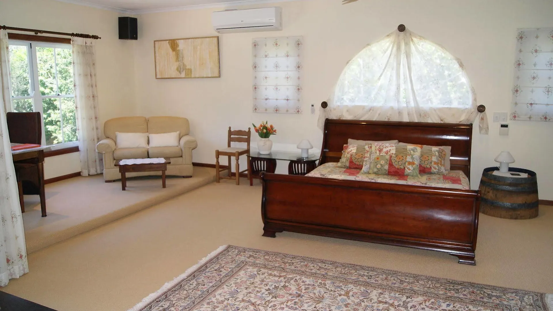 Kingfishers Manor Bed & Breakfast Doonan