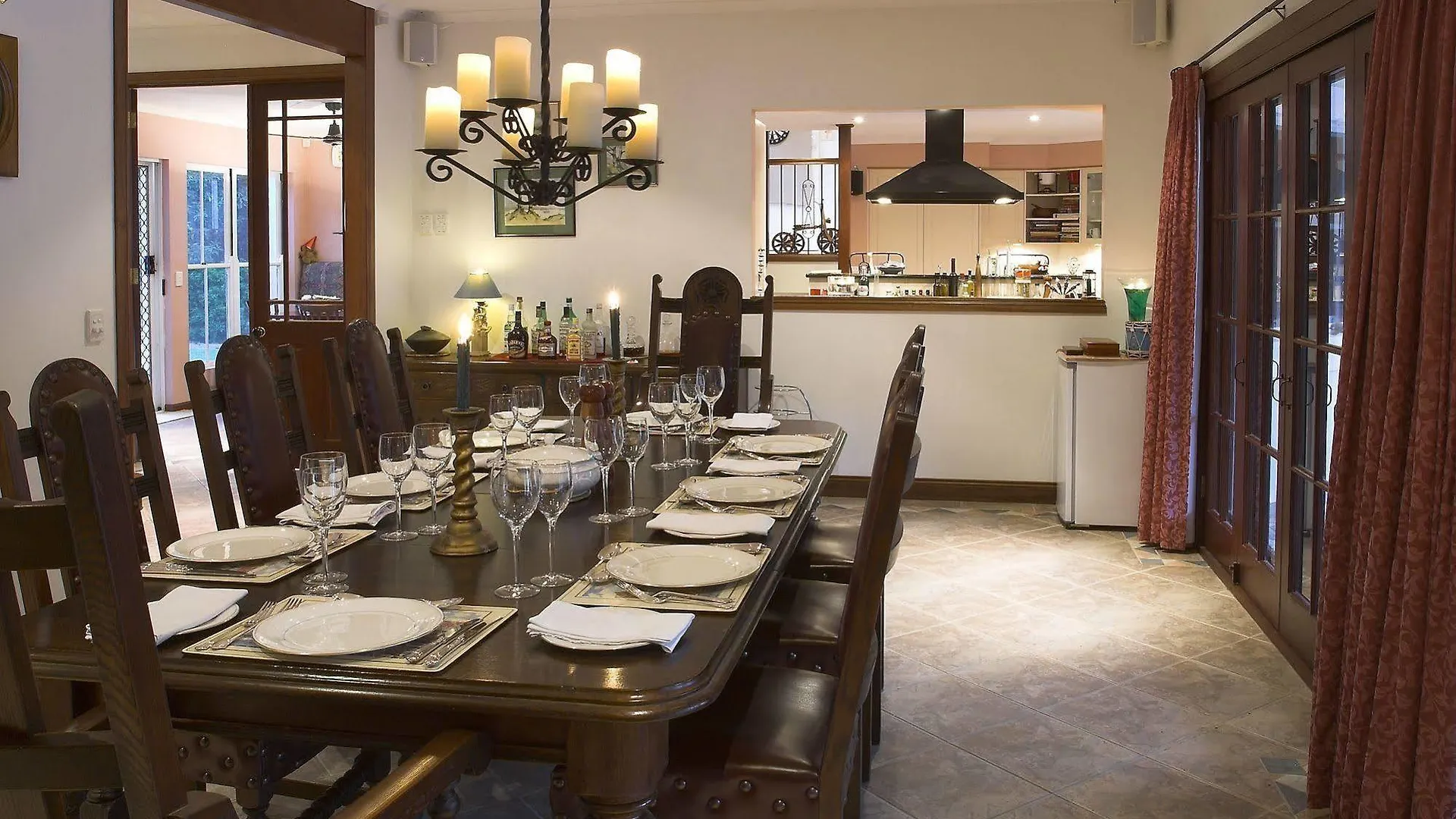Kingfishers Manor Bed & Breakfast Doonan