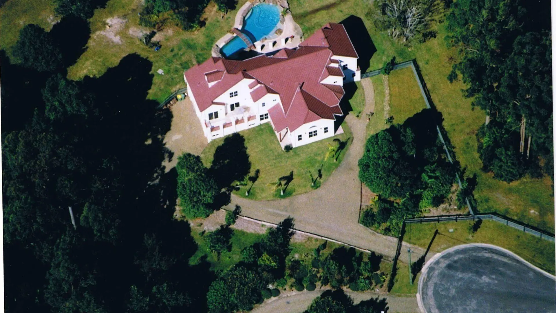 ****  Kingfishers Manor Bed & Breakfast Doonan Australia